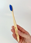 ALOEsmart~Бамбуковая зубная щетка~cредней жесткости, синяя